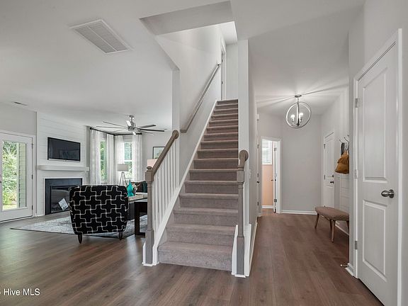 4th image of 1276 Newbold Dr
