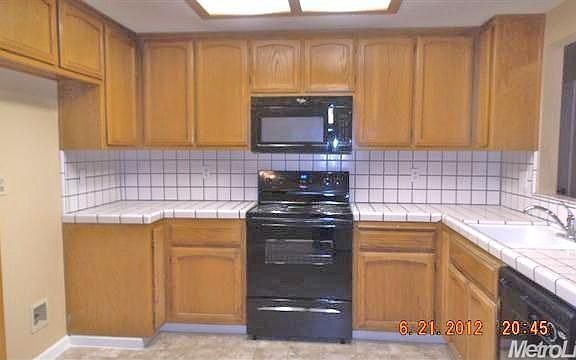4th image of 2200 Prins Alexander Cir