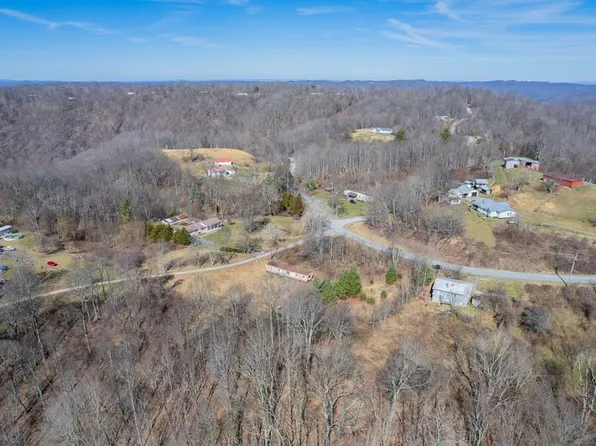 1021 Onyx Rd, Jewell Ridge, VA 24622