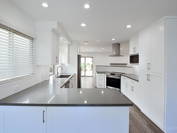 High ceilings / open look from dining area.