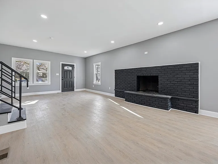 523 W Glenside Ave — Photo 3