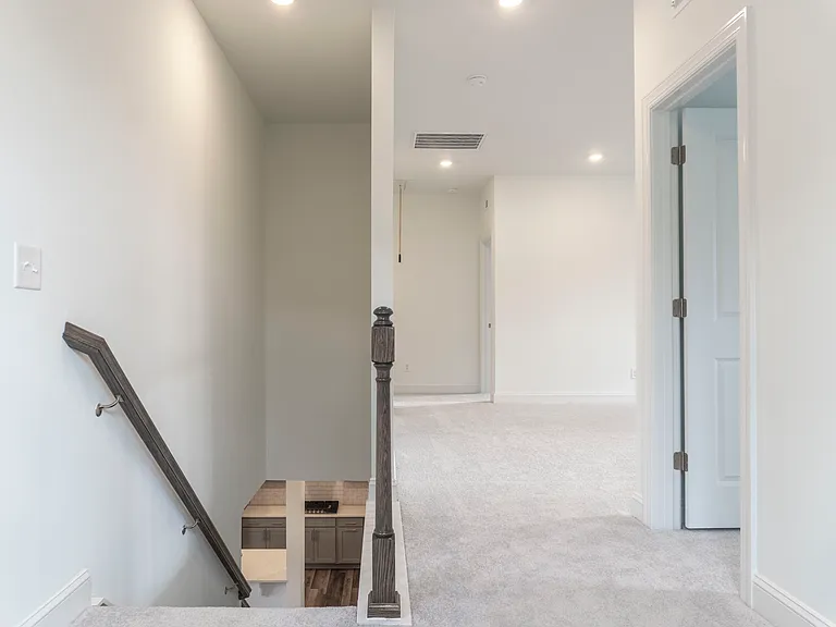 725 Hardin Hill Ln — Photo 32