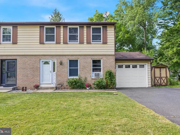 18 Parkview Dr, Quakertown, PA 18951