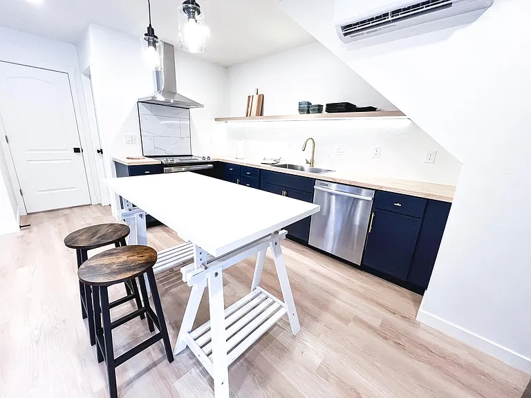 2520 Jefferson Ave #3 — Photo 3