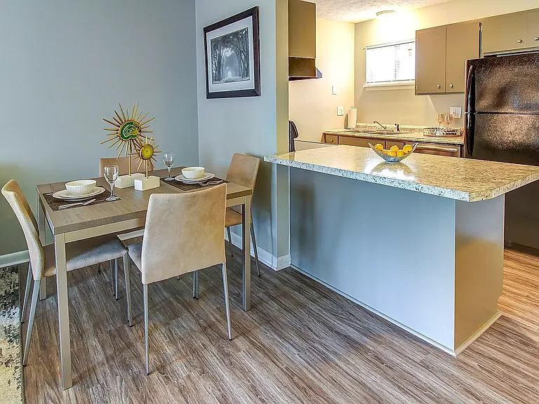 Meadow Pointe Apartments — Photo 6