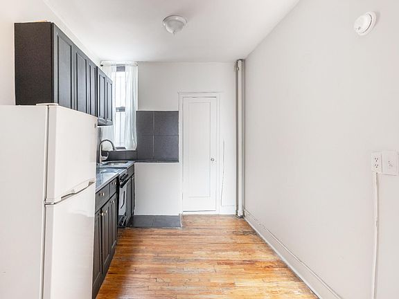 3rd image of 518 E 83rd St APT 5D