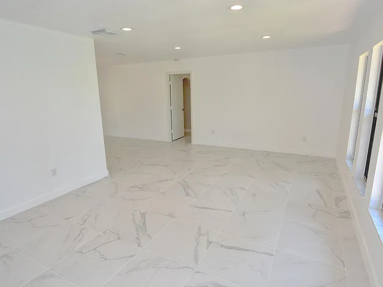 943 SE Browning Ave — Photo 11
