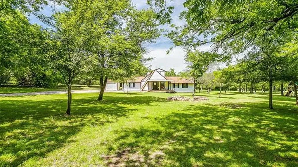 3 bed, 1652 sqft, $3,500 — Photo 1