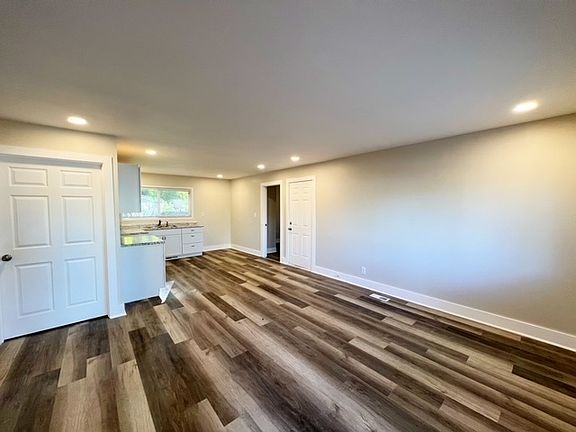 4th image of 3621 N Brentwood Ave