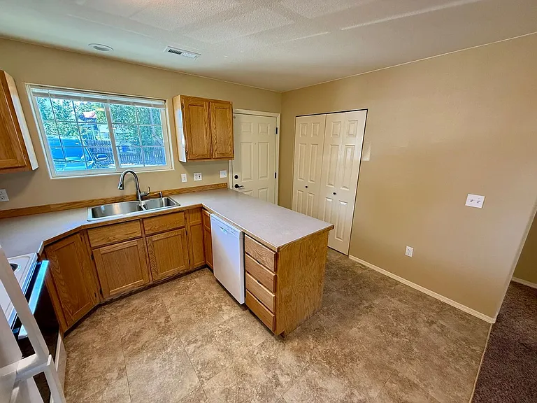 1308 Burrell Ave #1 — Photo 8