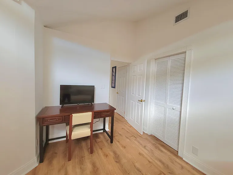 Tulip Ln — Photo 16