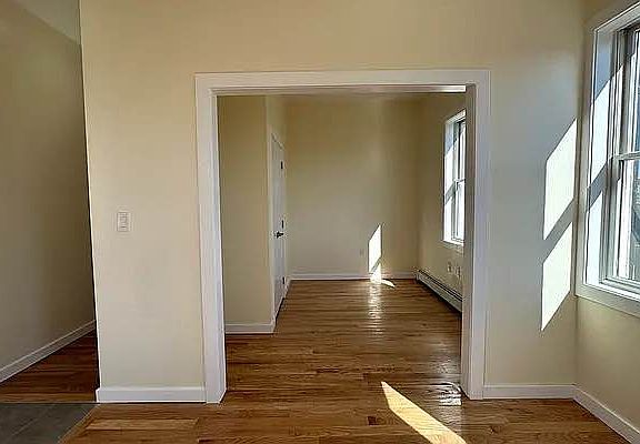 5th image of 328 Nassau Ave #1
