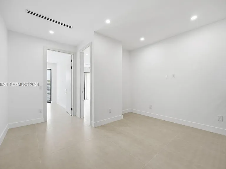 1337 NE 13th Ave #1337 — Photo 37
