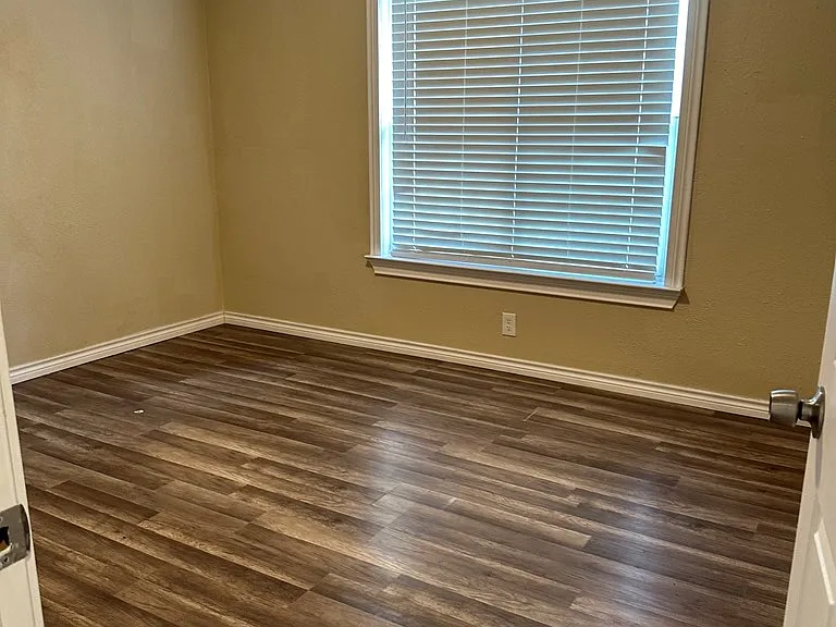 1711 Doran Dr — Photo 3