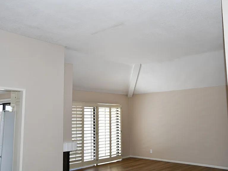 2337 Skyline Dr — Photo 4