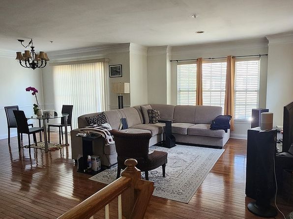 203 Blue Heron Dr #203