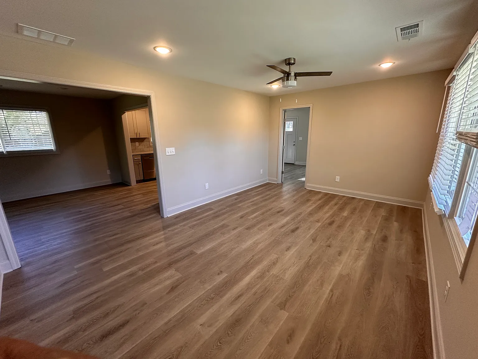4 bed, 2.5 bath, 1500 sqft, $2,300 — Photo 1