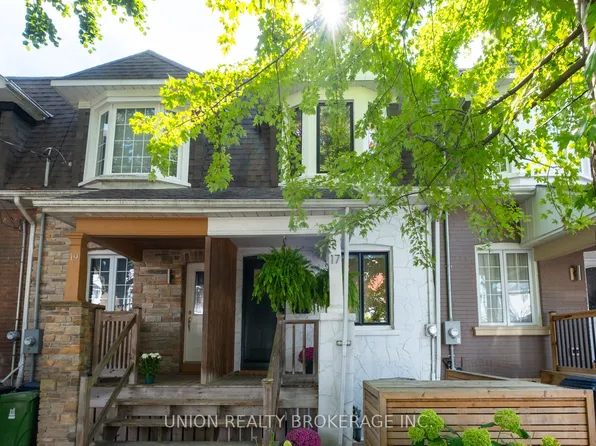 17 Ashland Ave, Toronto, ON M4L 1J9