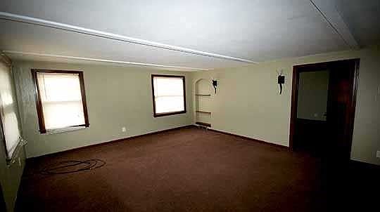 down stairs living rm 1st view