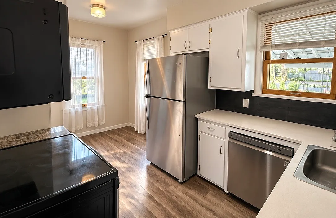3 bed, 1576 sqft, $2,100 — Photo 3