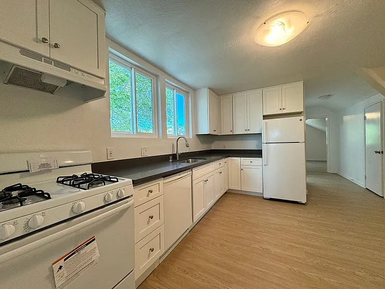 130-142 S Underhill Dr — Photo 6