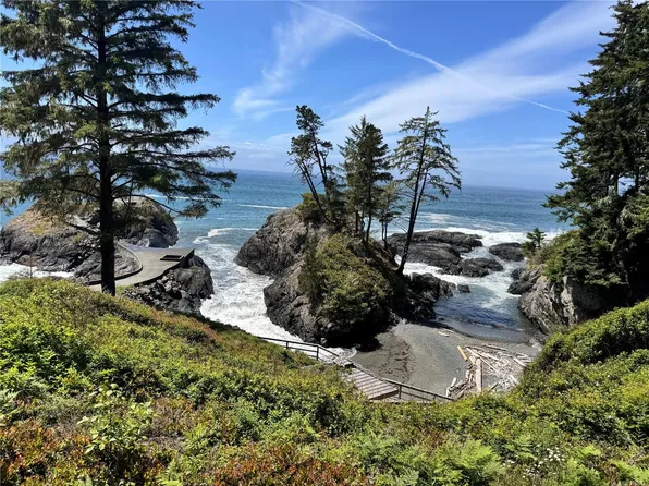 1188 Silver Spray Dr, Capital, BC V9Z 1L8