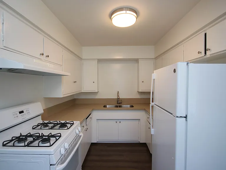 896 Magnolia Ave #4 — Photo 6