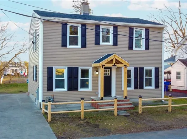 11 Crane St, Pawtucket, RI 02860