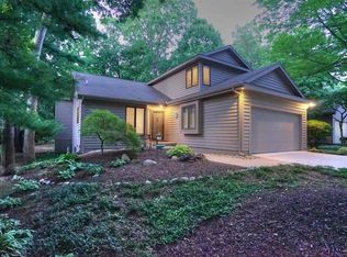 17901 Sable Ridge Dr, South Bend, IN 46635