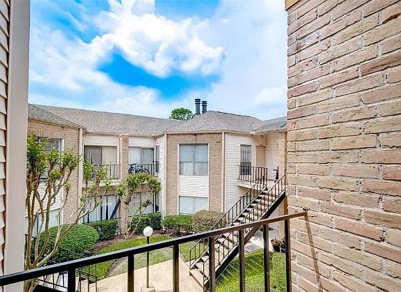 4th image of 10112 Waterstone Dr