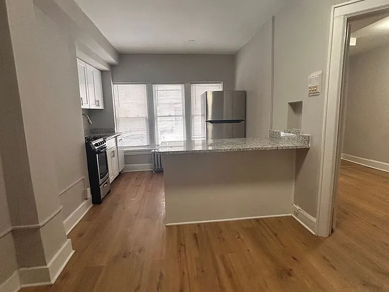 1521 N Franklin Pl — Photo 1