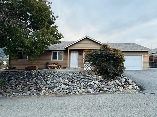 605 Corwin St, Myrtle Creek, OR 97457