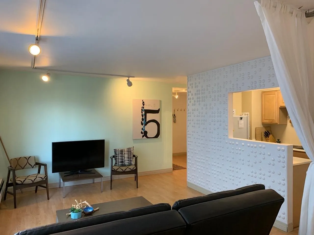 525 W 3rd Ave — Photo 2