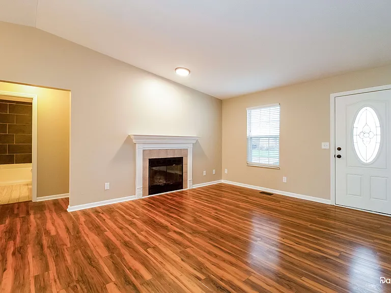 607 Fox Chase Way — Photo 4