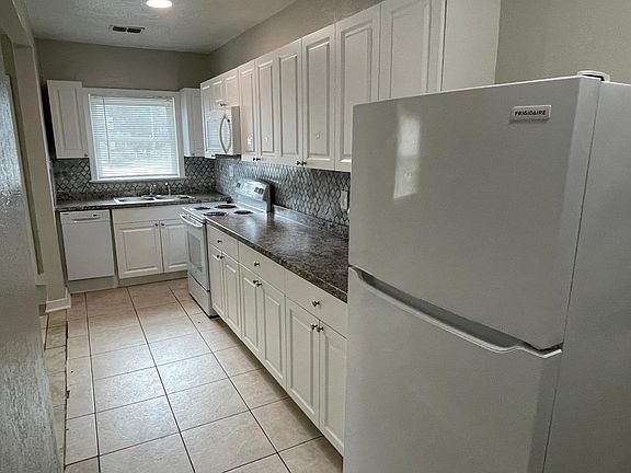 5th image of 1402 E University Ave #1404