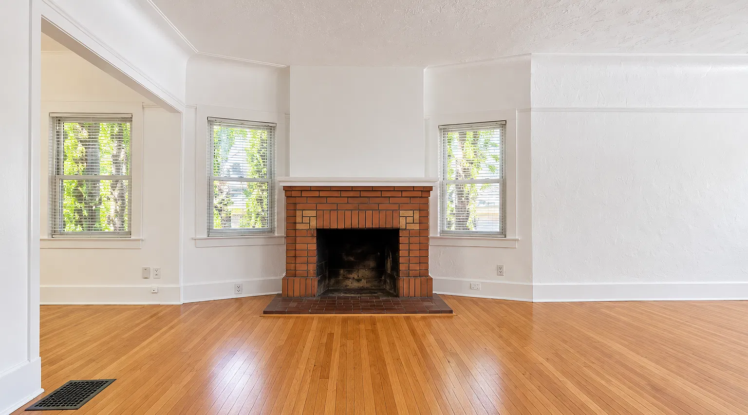 3 bed, 1400 sqft, $2,795 — Photo 3
