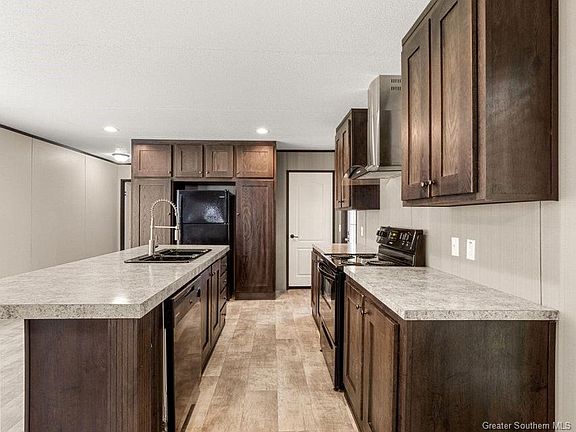 5th image of 5015 Brown St