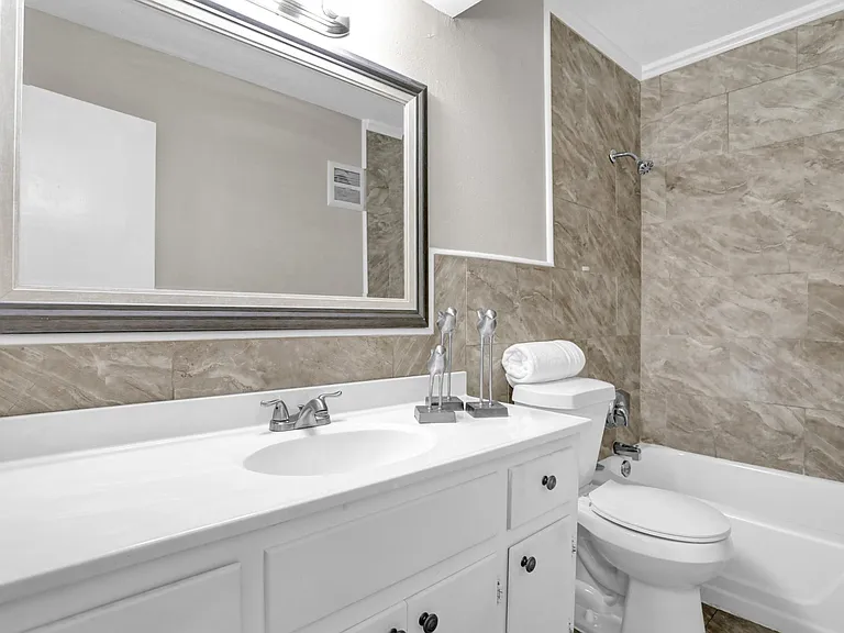 Rhodes Townhomes — Photo 27