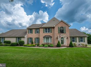 5 Seneca Ct, Douglassville, PA 19518