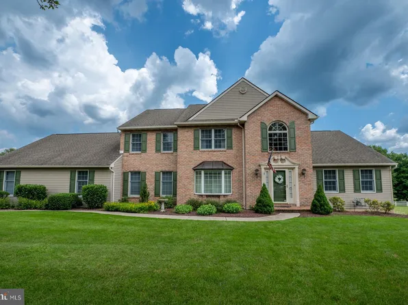 5 Seneca Ct, Douglassville, PA 19518