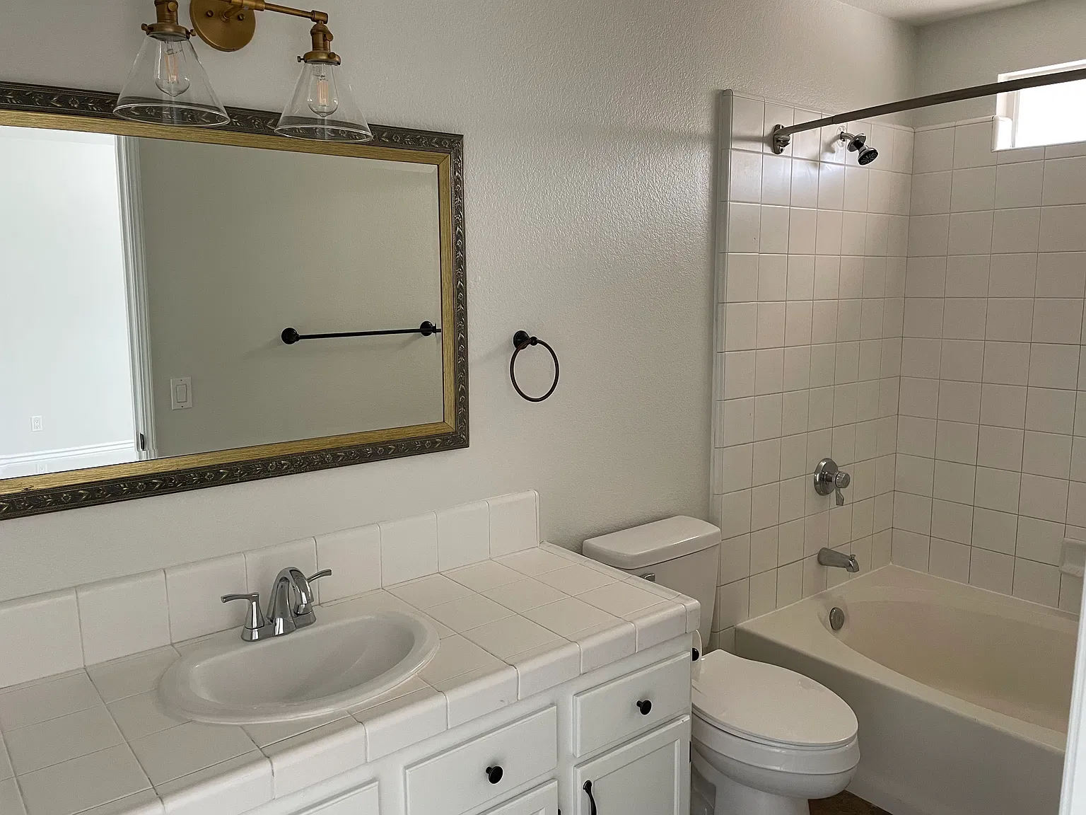 3 bed, 1281 sqft, $3,400 — Photo 3