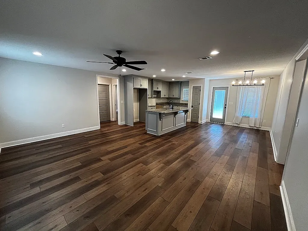 3 bed, 1316 sqft, $1,850 — Photo 2
