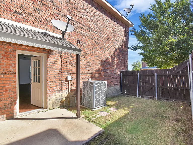 1102 Parkway Trl — Photo 20