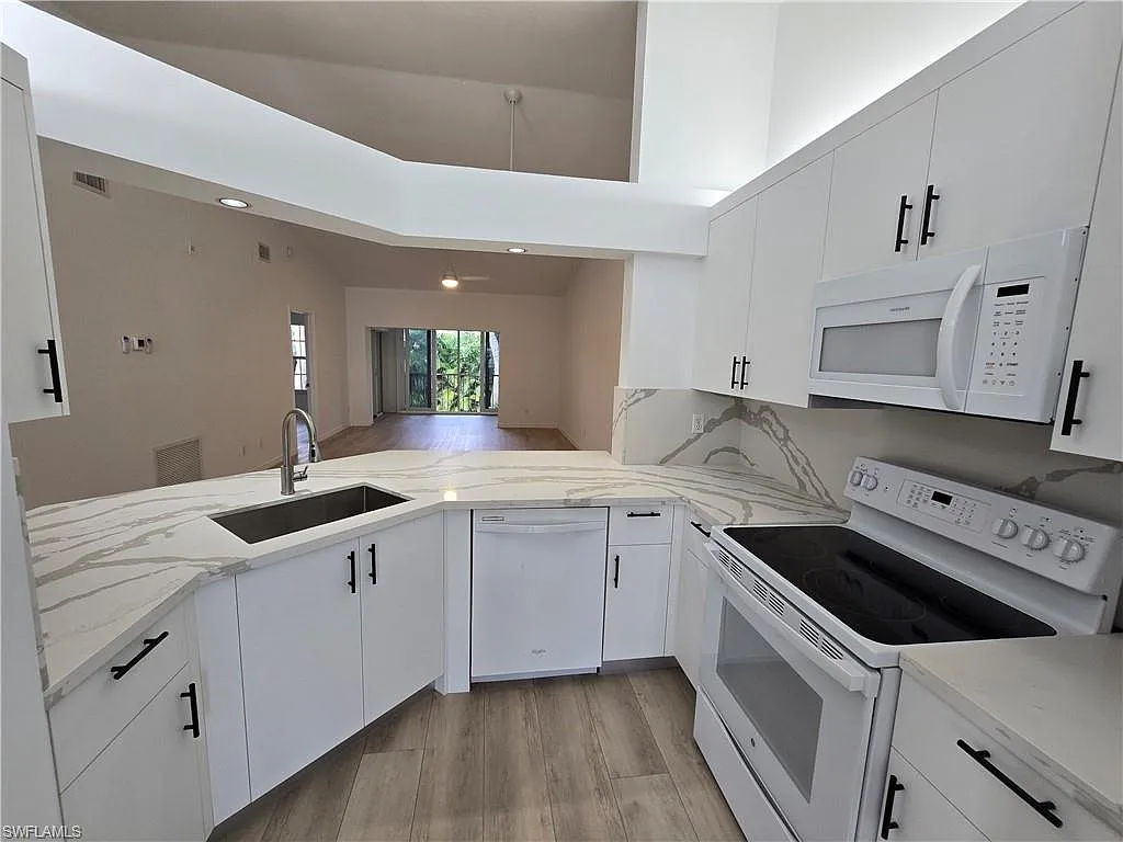 2 bed, 2.0 bath, 1301 sqft, $3,800 — Photo 3