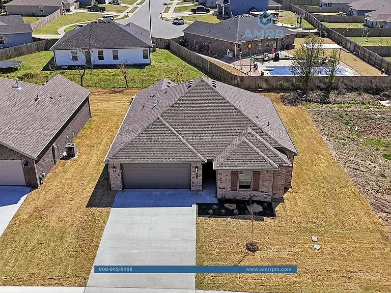 402 Cattleman Ln — Photo 3