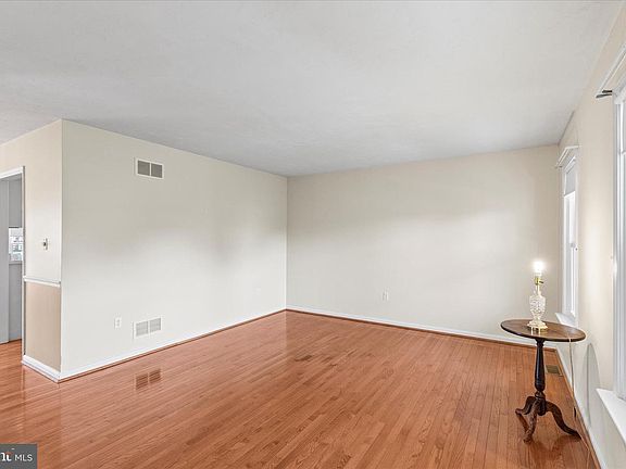 5th image of 24 Ashfield Dr
