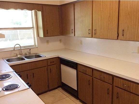 5th image of 633 Bowie St