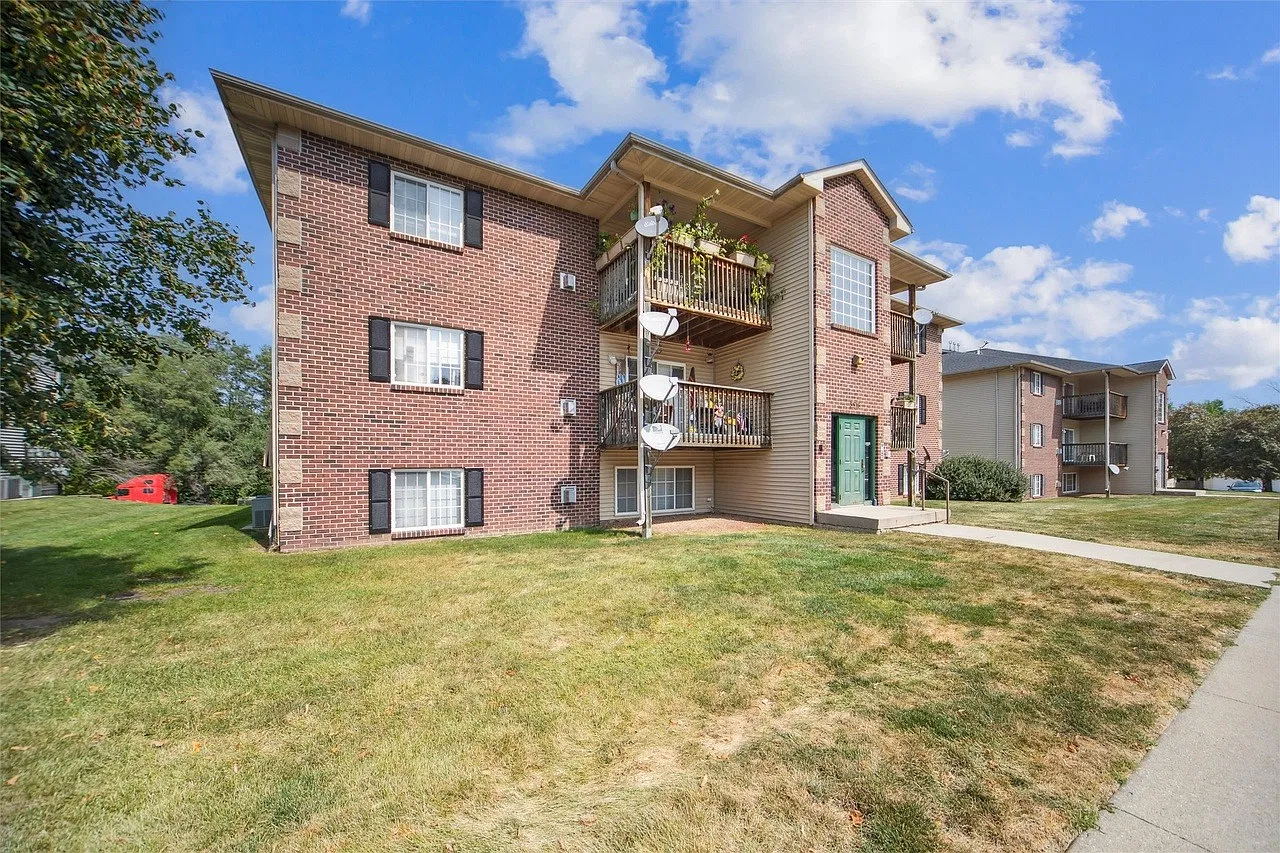 2 bed, 902 sqft, $1,199 — Photo 3