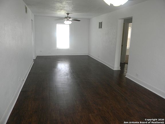 4th image of 1127 Edison Dr