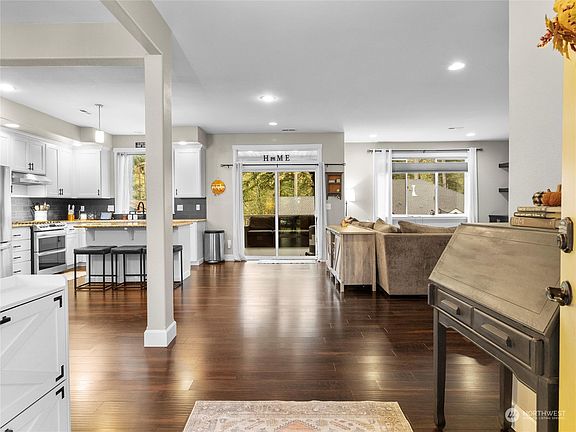 4th image of 11922 62nd Avenue E